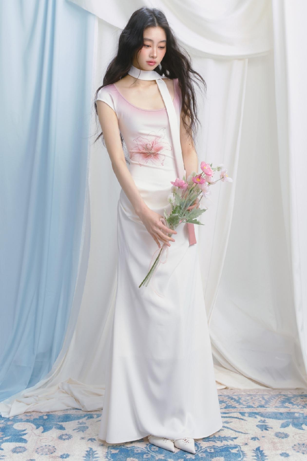 クラシックな花柄ドレス