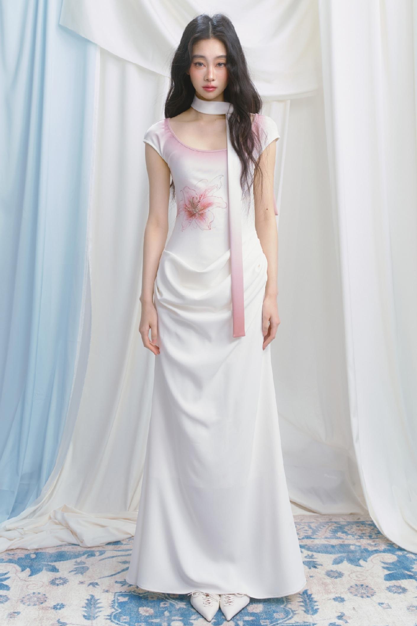 クラシックな花柄ドレス