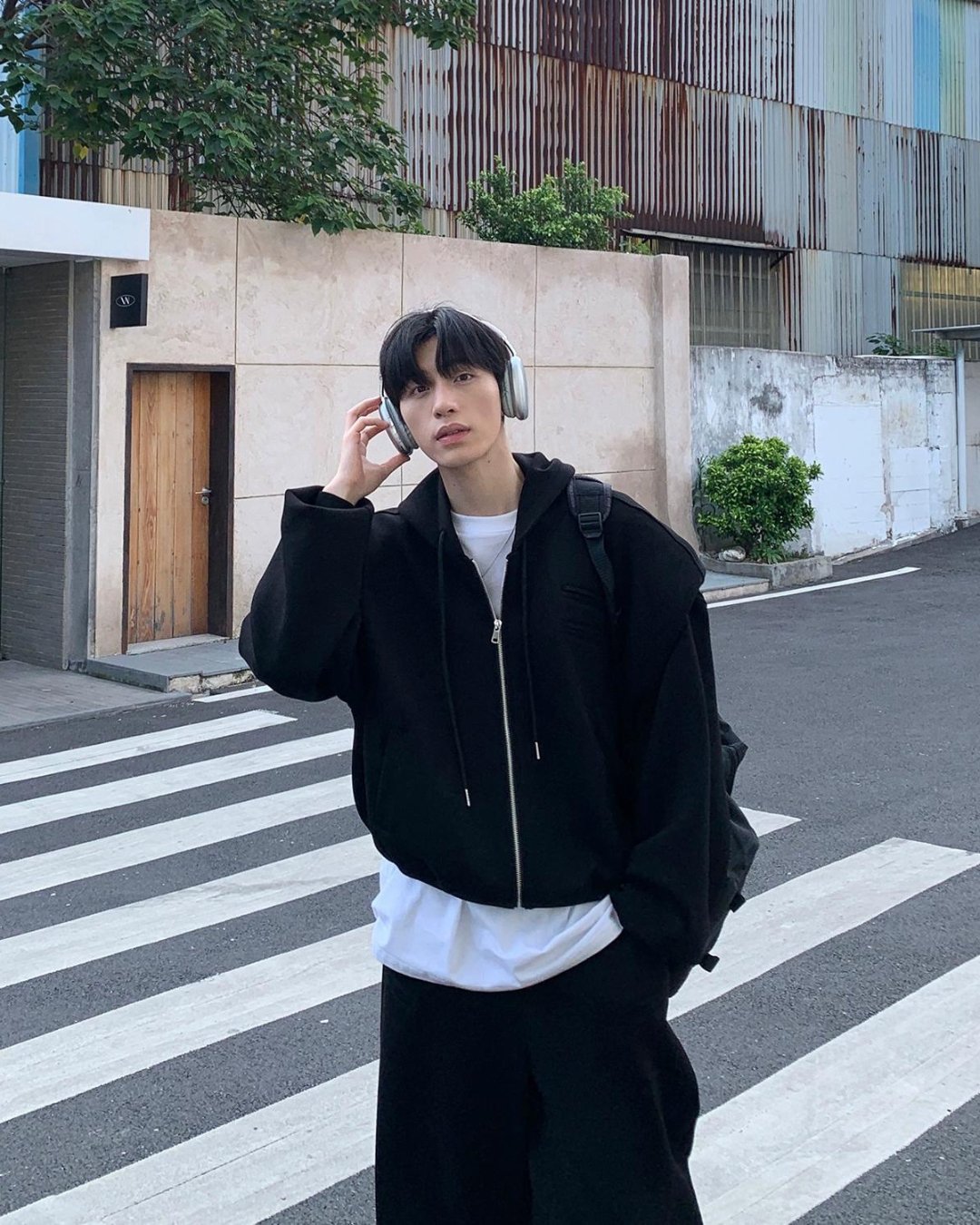 Casual Hoodie & Plain Sweatpants