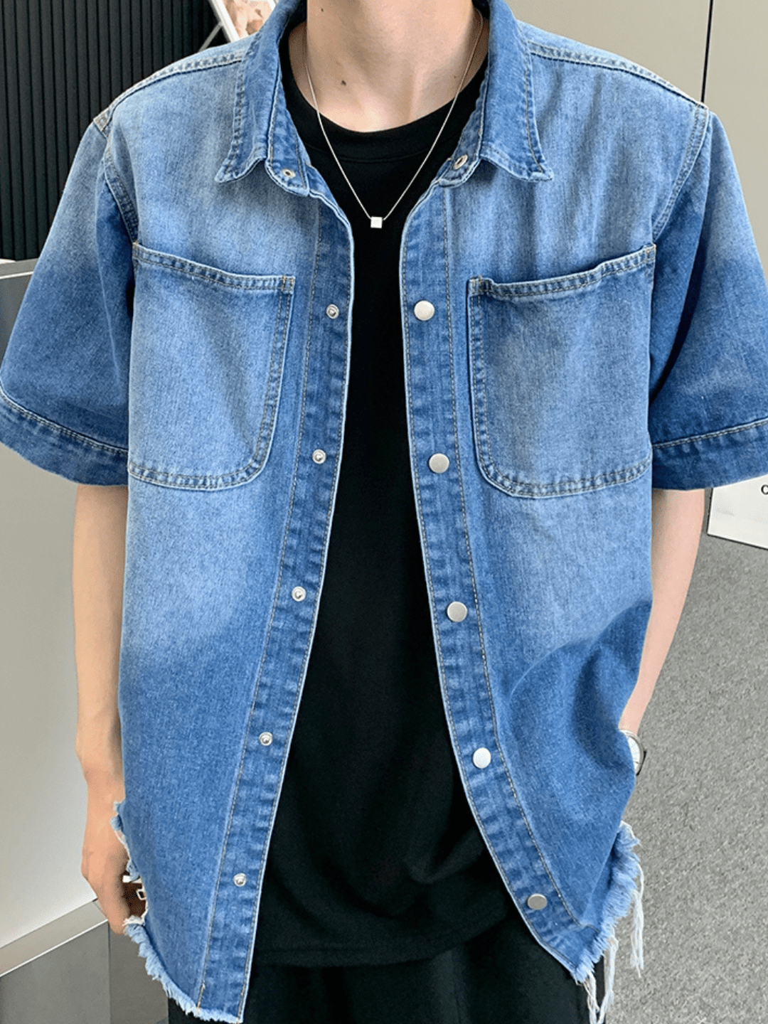 ダブルポケット付きデニムシャツ