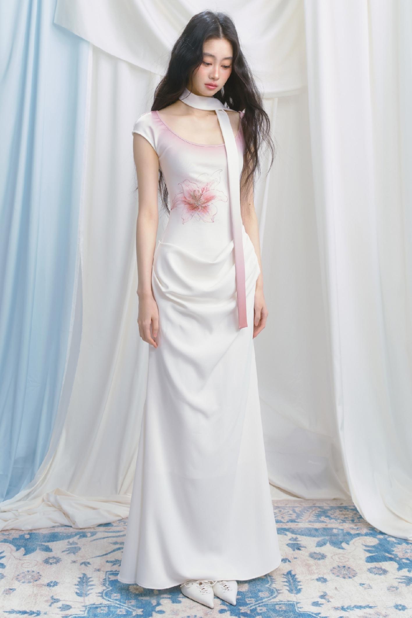クラシックな花柄ドレス