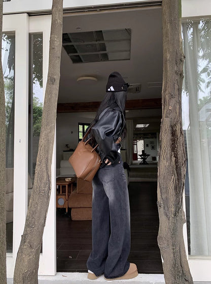 オーバーサイズのブラックジーンズ